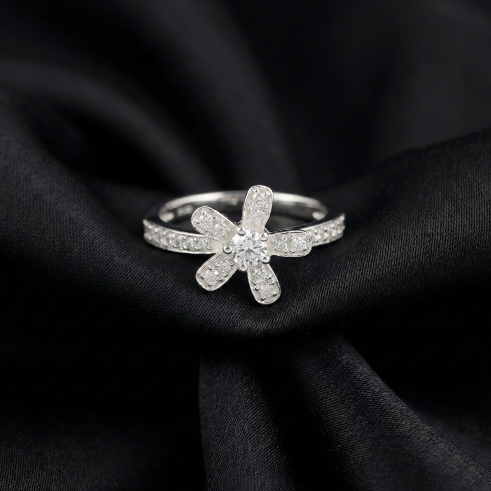 Van Cleef & Arpels, Socrate Ring, 1 Flower