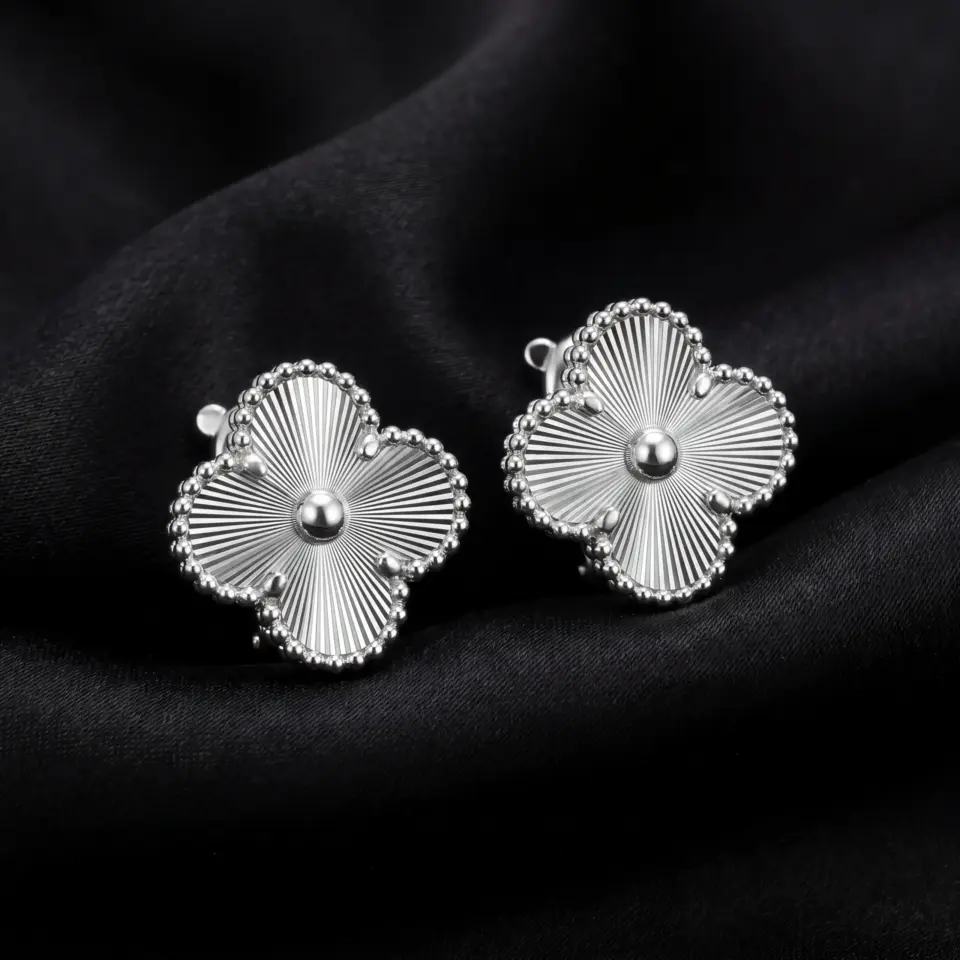 Van Cleef & Arpels, Vintage Alhambra earrings