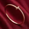 Change_bracelet_material_to_18K_202607041635_result-1.webp