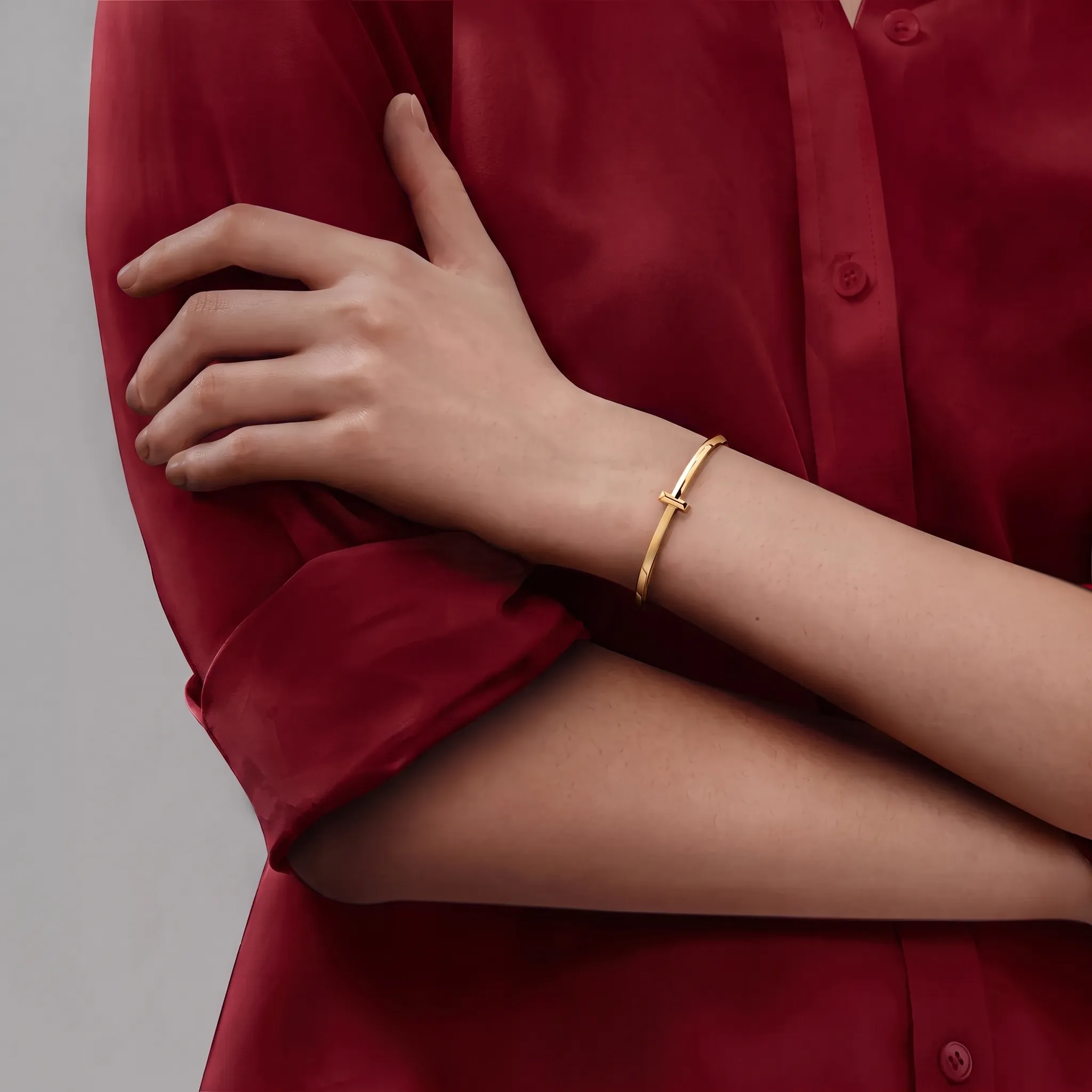 Change_bracelet_to_gold_2K_202607151412_result-1.webp
