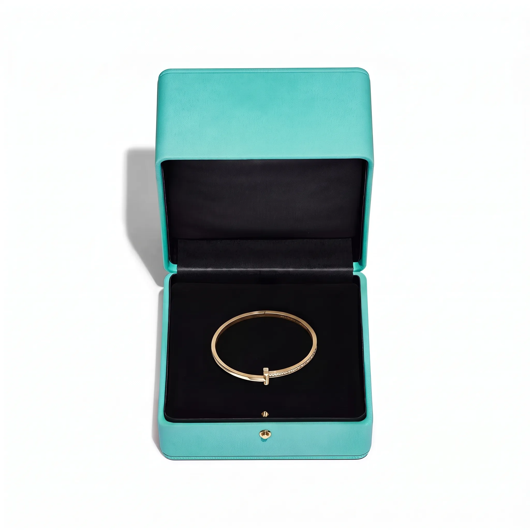 Change_bracelet_to_gold_2K_202607151622_result-1.webp