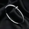 White_gold_bracelet_black_backgr…_202607151554_result-1.webp