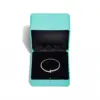White_gold_bracelet_in_box_202607151149_result-1.webp