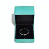 White_gold_bracelet_in_box_202607151615_result-1.webp